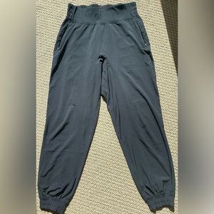 Lululemon High Waisted Joggers - Black, size 6